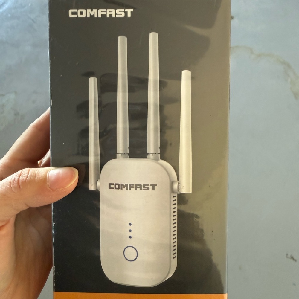 Wireless Access Point (extender) with Adjustable Antennas